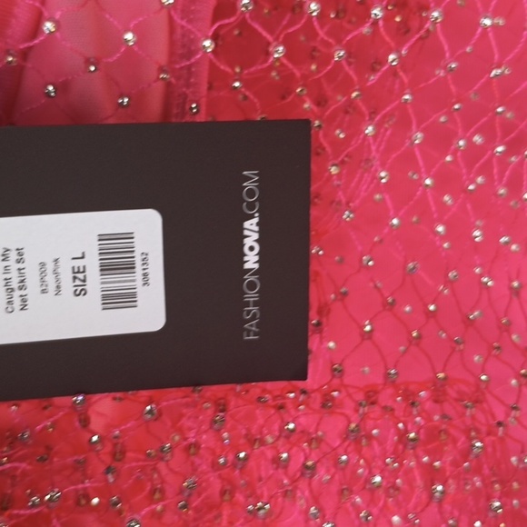 Two piece skirt and short crop top matching set - Picture 3 of 3